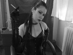 Royal_Domina - female with red hair webcam at ImLive