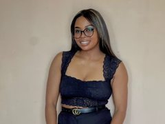 RubisLyasMan - female with black hair webcam at ImLive