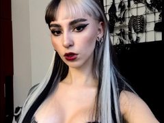 Sabrina_Leiton - female with red hair webcam at ImLive