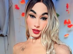 SalomeHotXxx - shemale with black hair webcam at ImLive