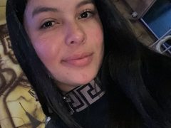 SalomeSaenn - female with black hair webcam at ImLive