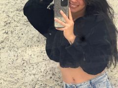 SalomeSaenn - female with black hair webcam at ImLive