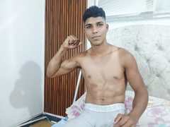 SantiagoDiaz - male webcam at ImLive