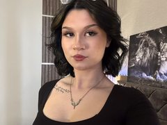 SaraBenson - female with black hair webcam at ImLive