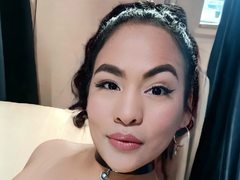 SaraCastle01 - female with red hair webcam at ImLive