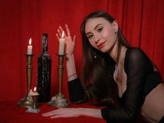 SaraEvans - female with brown hair webcam at ImLive