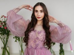 SaraEvans - female with brown hair webcam at ImLive