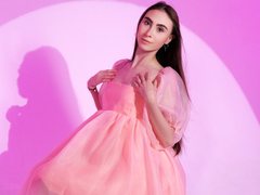 SaraEvans - female with brown hair webcam at ImLive