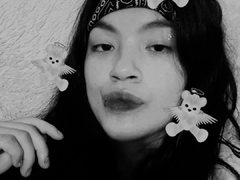 SaraLove - female with black hair and  small tits webcam at ImLive