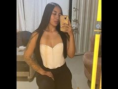 SaraZack - female with black hair webcam at LiveJasmin