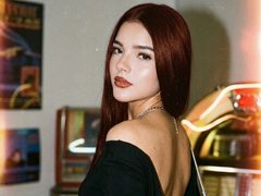 Saraah - female with red hair webcam at ImLive