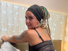 SarahSaint69 - female with brown hair and  small tits webcam at ImLive