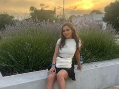 SarahSkye - female with brown hair webcam at xLoveCam