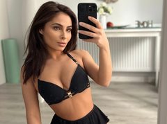 SarahSkye from xLoveCam