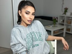 SarahSkye - female with brown hair webcam at xLoveCam