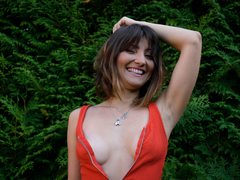 SarraJoyy - female with brown hair webcam at LiveJasmin