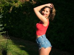 SarraJoyy - female with brown hair webcam at LiveJasmin