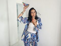 SarraRose - female with brown hair webcam at ImLive