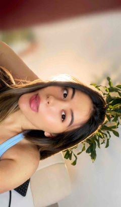 SashaCollins - female with brown hair and  small tits webcam at ImLive