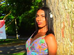 Sashasmith19 - shemale with black hair webcam at ImLive