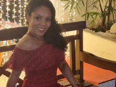Sawannahh - female with brown hair and  big tits webcam at ImLive