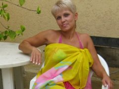 SexxyIrinka - blond female webcam at ImLive