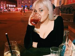 SexyBreakss - blond female with  small tits webcam at ImLive