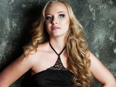 KarinaLover - blond female webcam at xLoveCam
