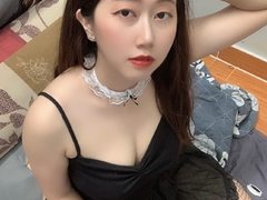 Sexyshow95 - female with black hair and  big tits webcam at ImLive
