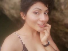 sexyhady4u - female with black hair and  big tits webcam at ImLive