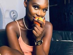 sexysavannahFun - female with black hair and  big tits webcam at ImLive