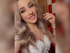 SheItsSilvia - shemale with black hair webcam at ImLive