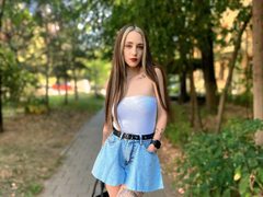 SheItsSilvia - shemale with black hair webcam at ImLive