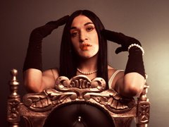 SkiperWalton - female with black hair webcam at ImLive