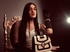 SkiperWalton - female with black hair webcam at ImLive