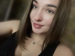SmileForMe_29 - female with brown hair webcam at ImLive