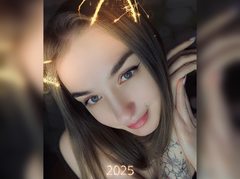 SmileForMe_29 - female with brown hair webcam at ImLive