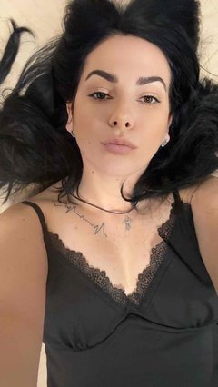 SmilePeggy - female with brown hair webcam at ImLive