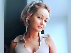 SophieCrach - blond female with  big tits webcam at ImLive