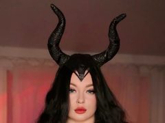 SofiaRed - female with red hair webcam at ImLive