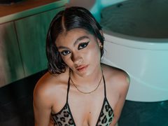 SofiaSingh - female with black hair webcam at ImLive