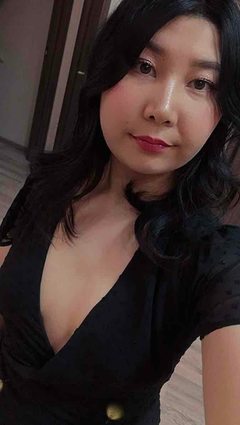 SoftLaGirl - female with black hair and  small tits webcam at ImLive