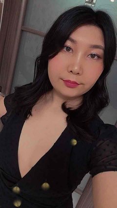 SoftLaGirl - female with black hair and  small tits webcam at ImLive