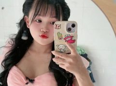 SophiaKind1 - female with black hair webcam at ImLive