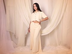 BambieLuv - female with brown hair webcam at ImLive
