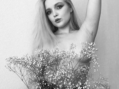 Ssweet_annie - blond female webcam at ImLive