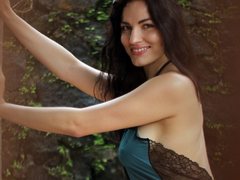 StrawberryAmarena - female webcam at ImLive