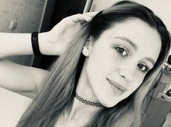 stardusya - female with red hair webcam at ImLive