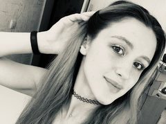 stardusya - female with red hair webcam at ImLive