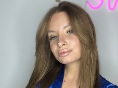 SugarVibe - female with red hair webcam at ImLive